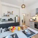 Modern Und Ruhig, Mit Garage & Ps4, Nahe Messe, Rue Und Uniklinik, Voll Ausgestattete Kueche, Bad Mit Dusche Und Badewanne *